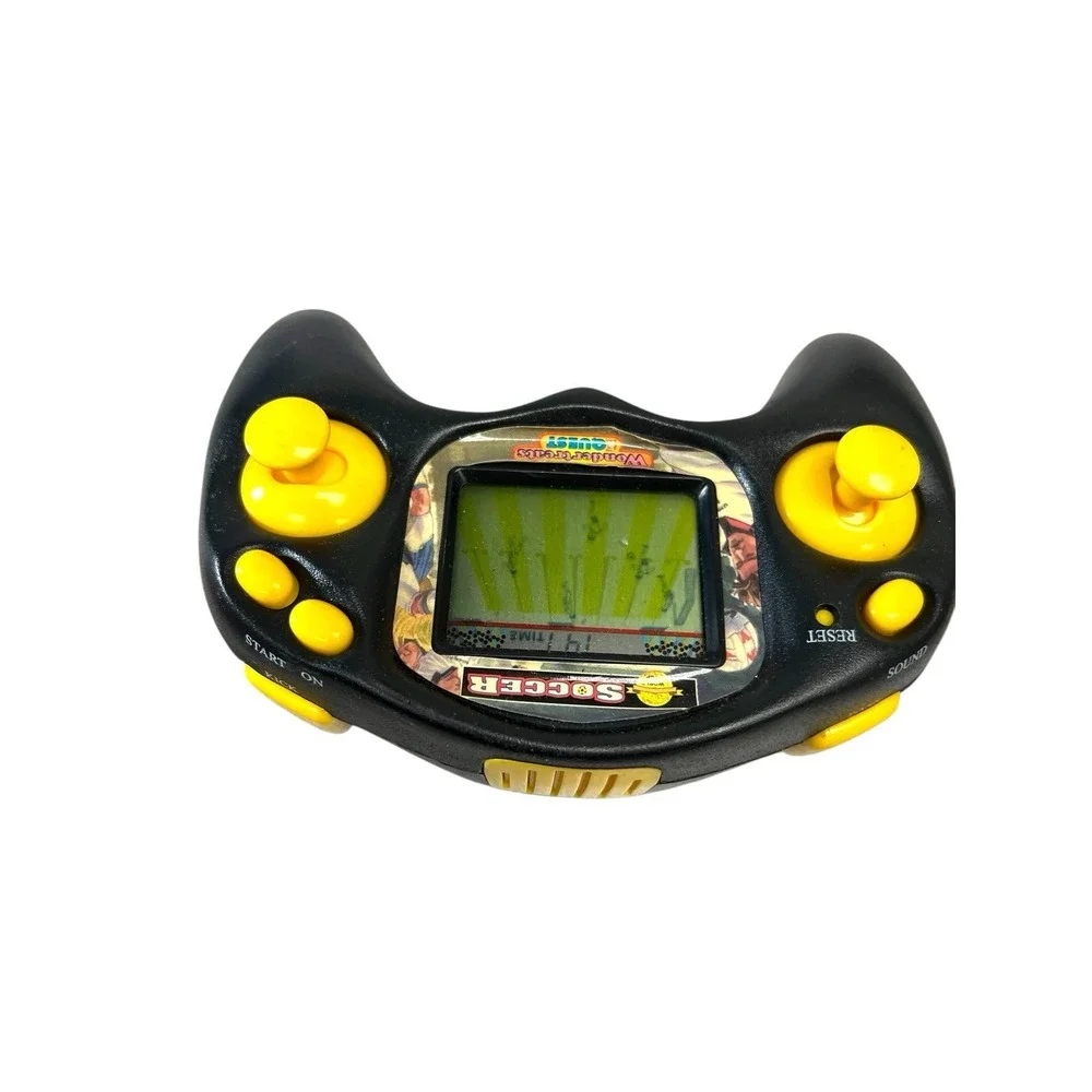 Vintage Handheld Electronic SOCCER WONDERTREATS‎ game 1998 Quest